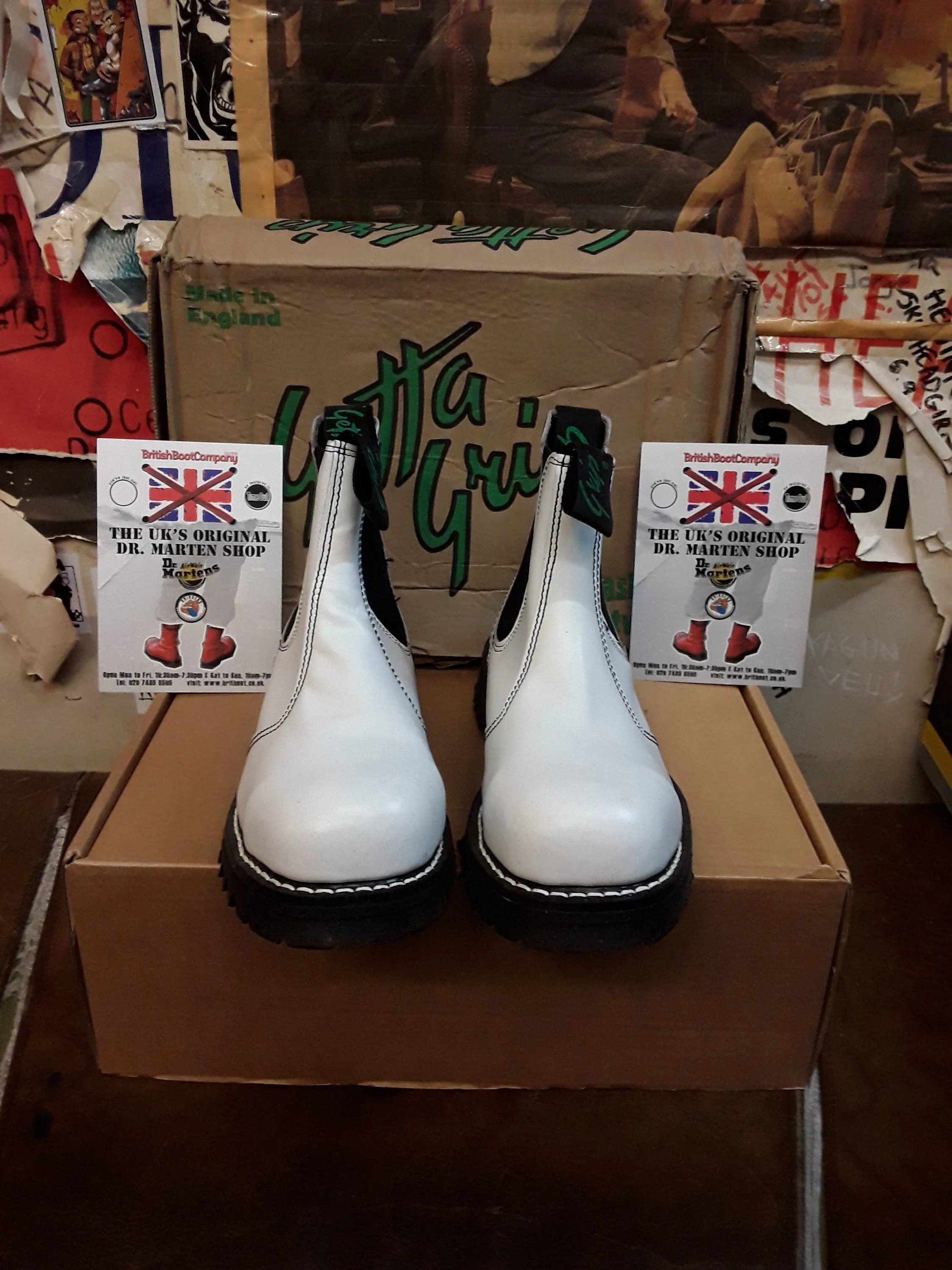 WHITE GETTA GRIP Made in England Chelsea Boot Size 4