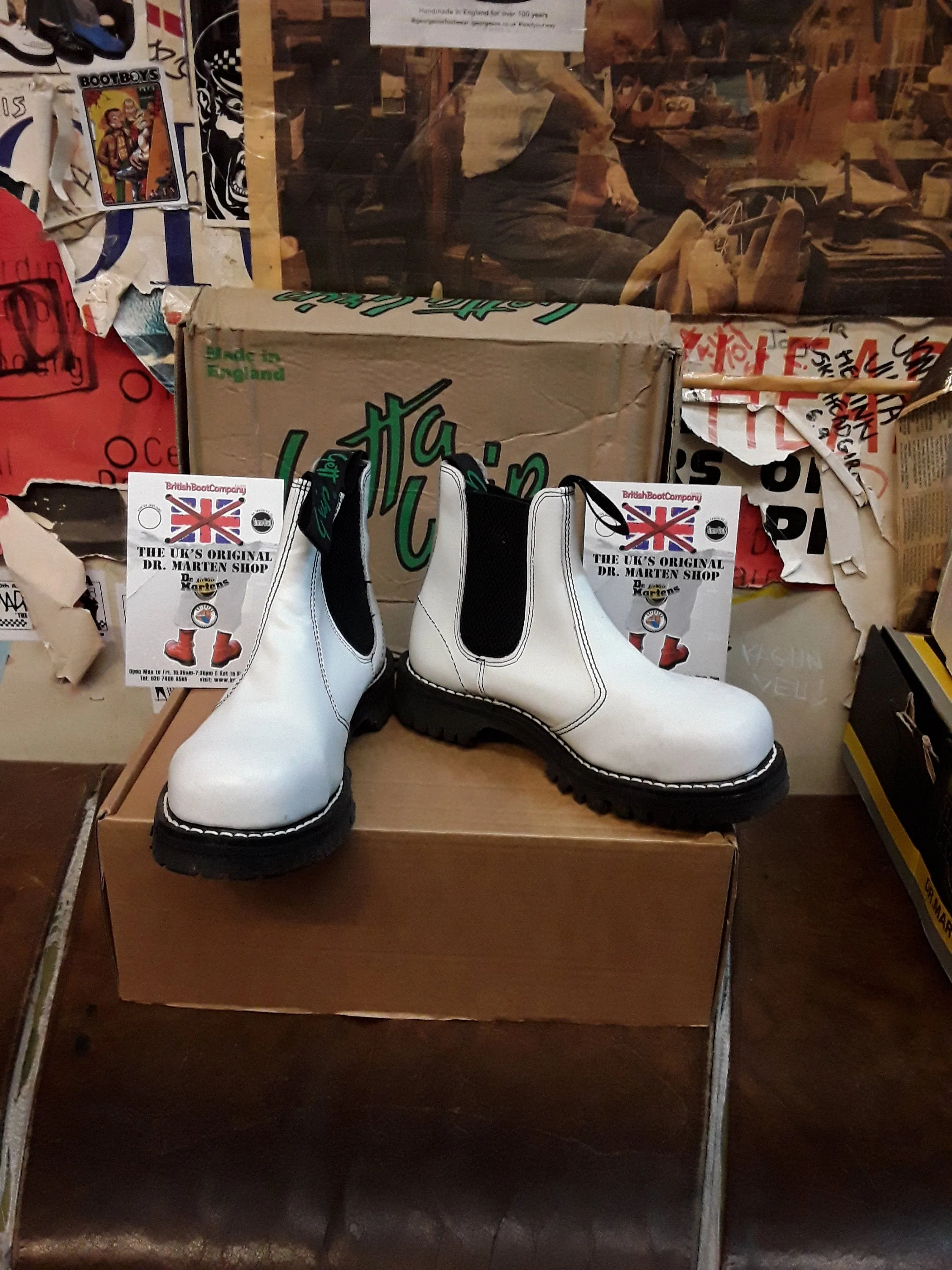 WHITE GETTA GRIP Made in England Chelsea Boot Size 4