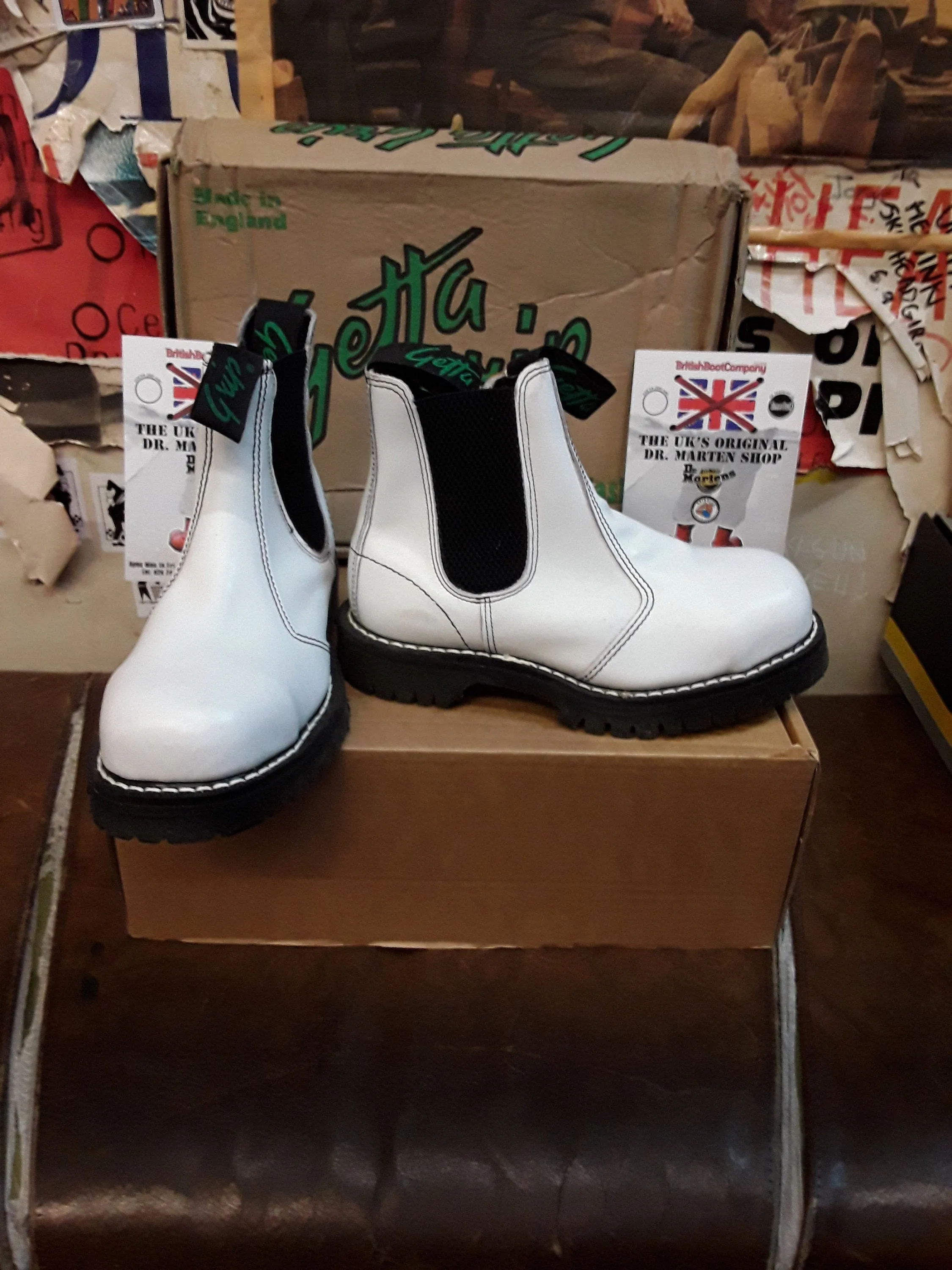 WHITE GETTA GRIP Made in England Chelsea Boot Size 4