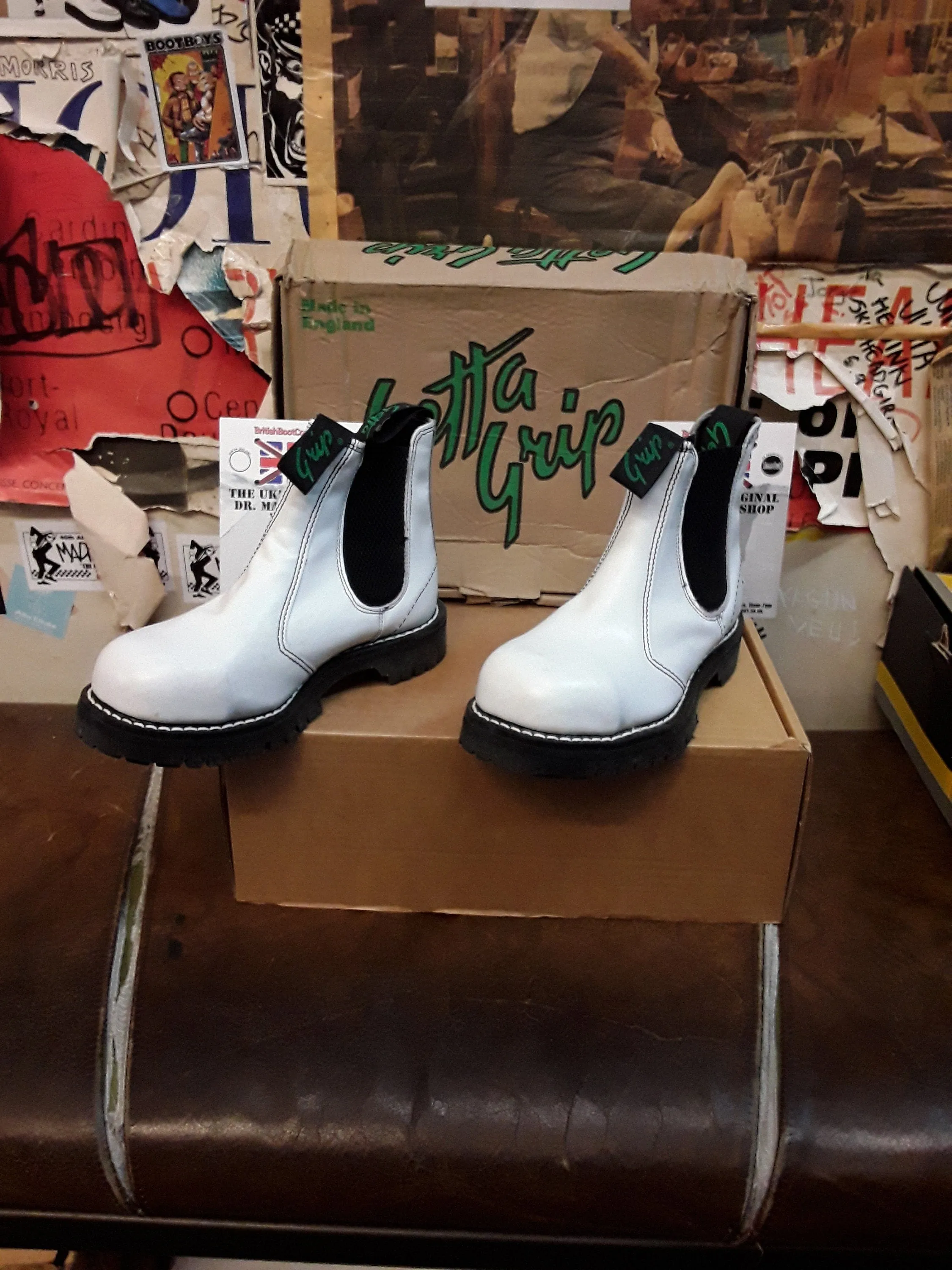 WHITE GETTA GRIP Made in England Chelsea Boot Size 4